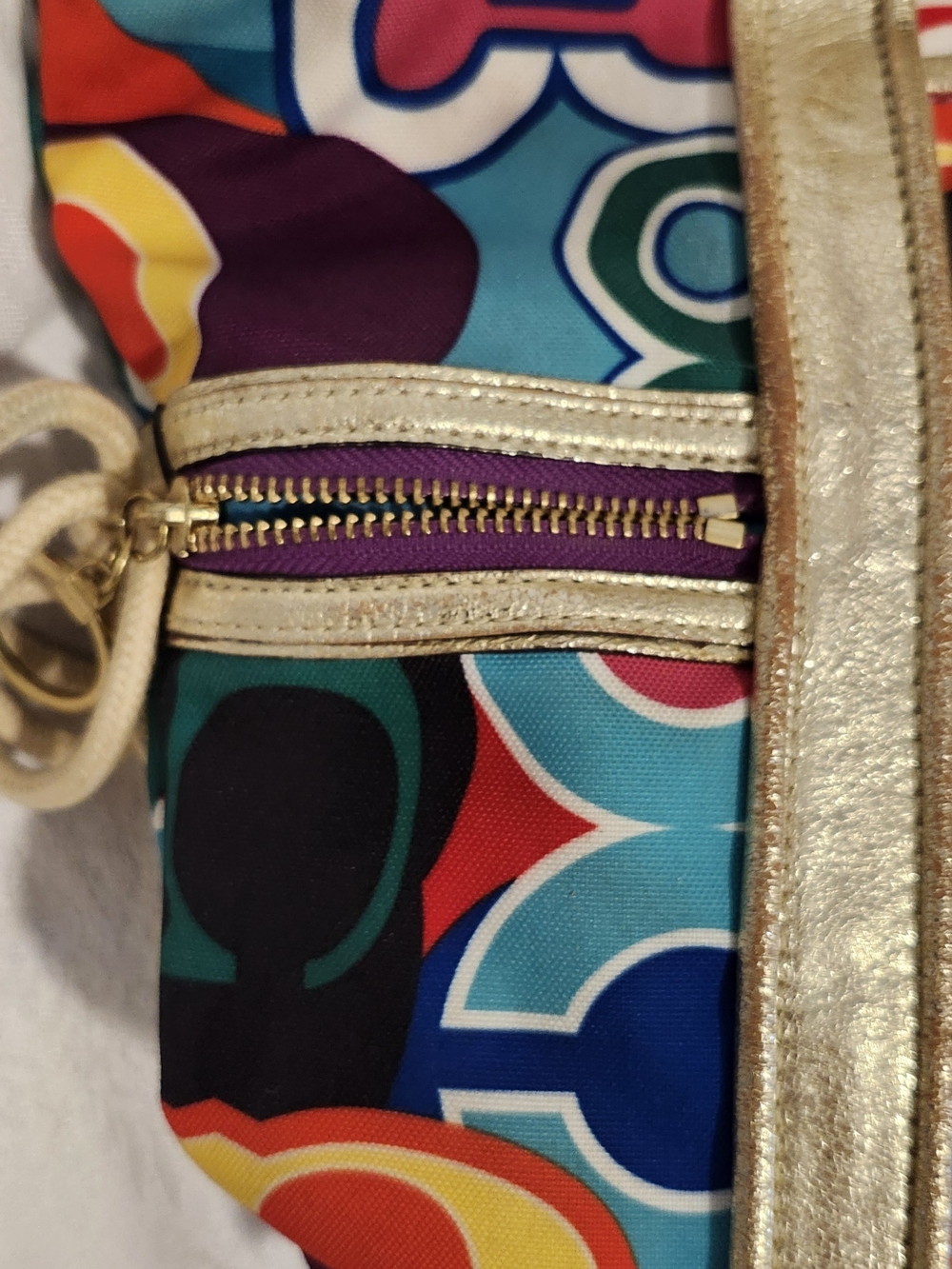 Vintage Coach Y2K Poppy Multicolor Signature Print Shoulder Bag with Gold Trim - Picture 4 of 8